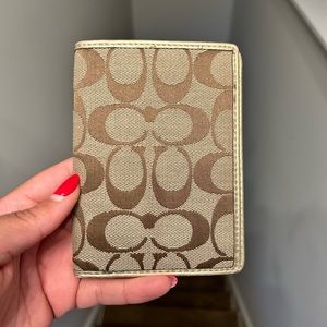 Coach Signature Passport Wallet - Gold/Brown